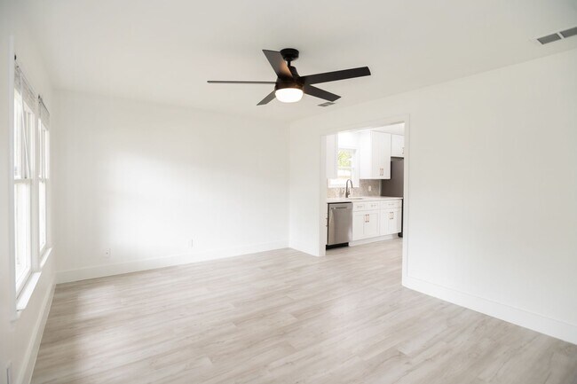 Foto del edificio - 1800 Justin Ln