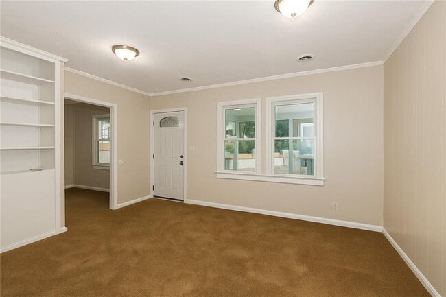 Building Photo - 1944 Washington Rd