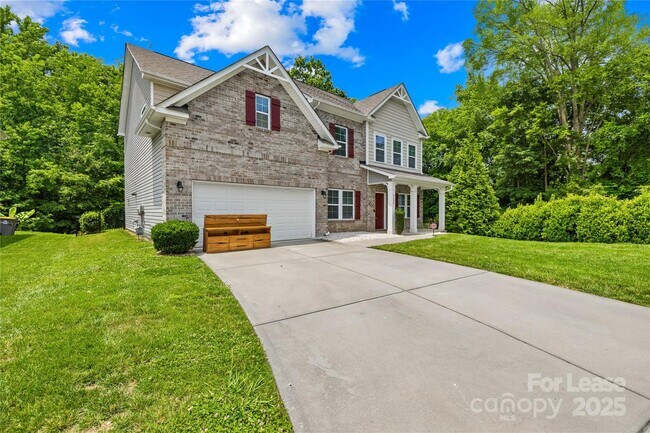 Building Photo - 2136 Laurens Dr