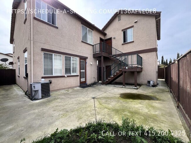 Building Photo - **2 Week Free Move-in Promo** Available No...