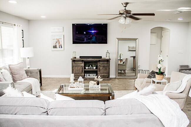 Building Photo - 4633 Plover Dr