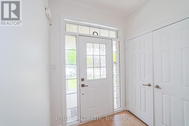 Building Photo - 14 Vanwood Crescent