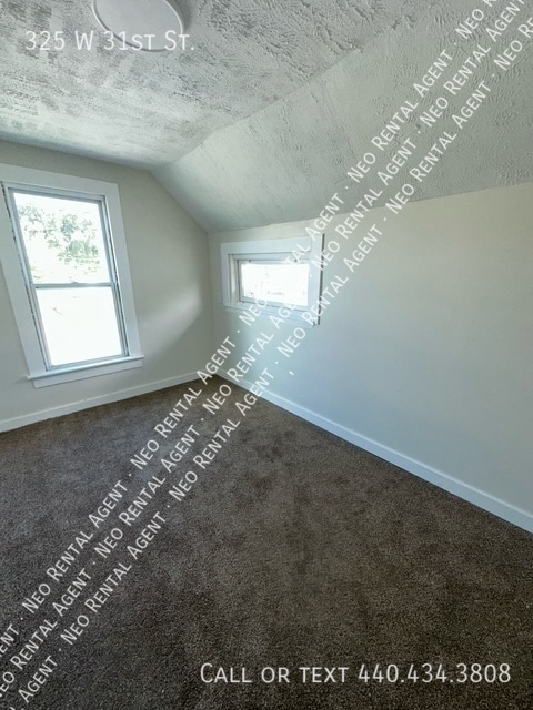 Building Photo - 325 W 31st St