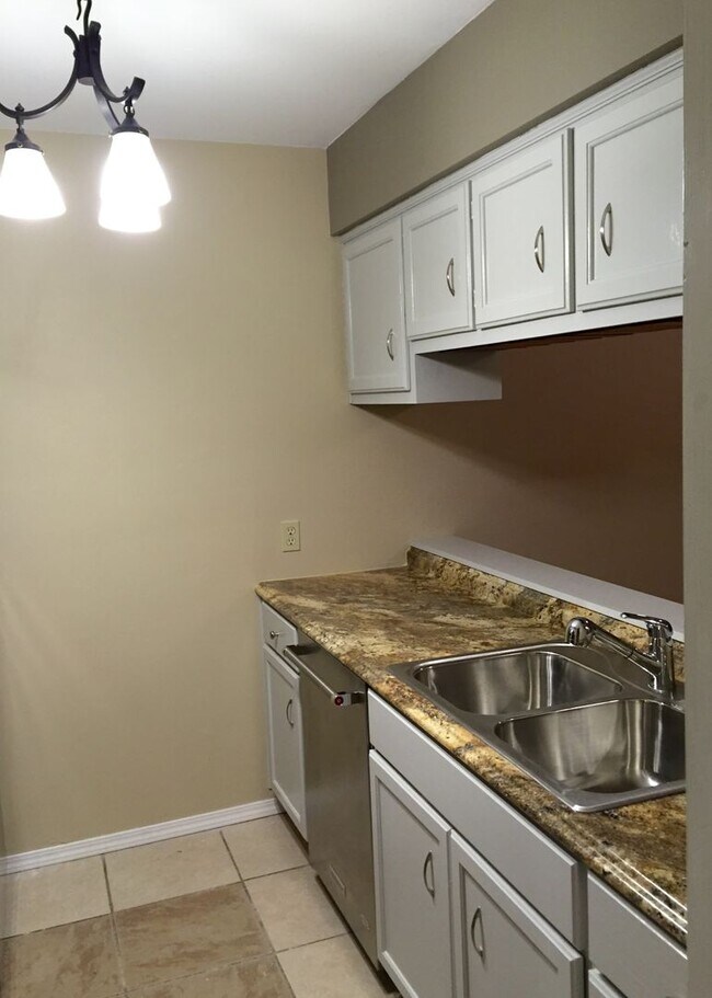 Foto del edificio - Darling Gathering Place Brookside Townhouse - Gated Community - 1 bedroom 1.5 bath, Small Fenced ...