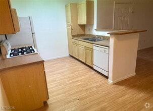 Building Photo - 8250 N Grand Canyon Dr