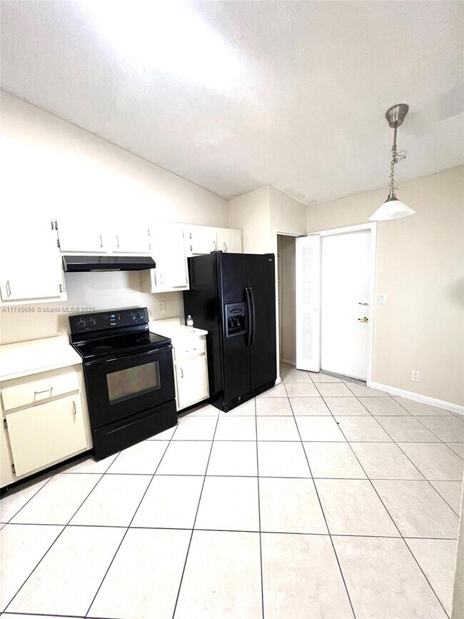 Foto del edificio - 6080 NW 92nd Ave