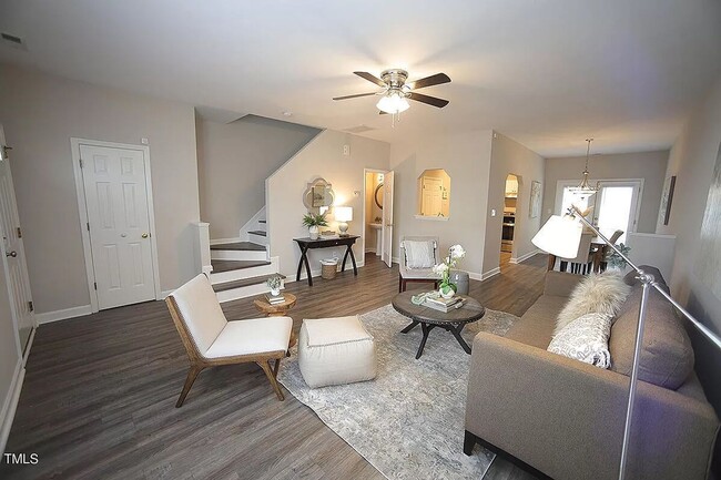 Building Photo - Spacious End-unit Townhome, LVP Floors, Op...