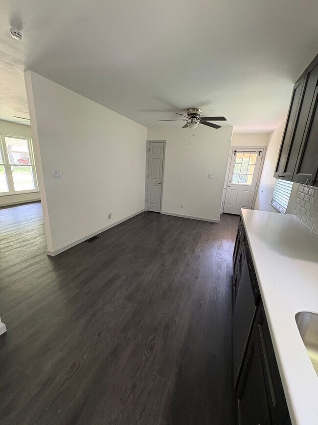 Foto del edificio - 3BR-1BA Single-Family House - Warrenton MO 63383
