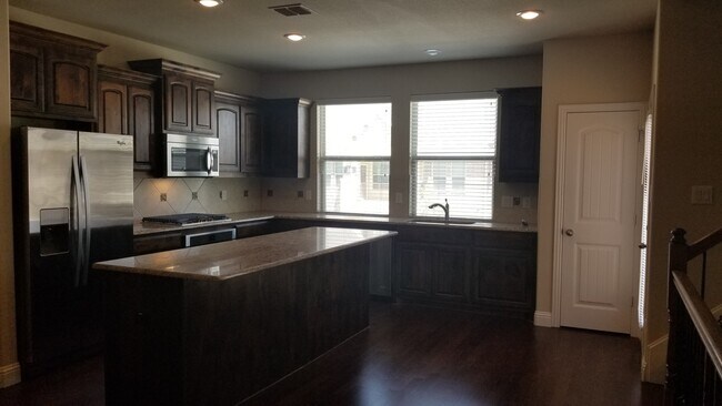Building Photo - Venice Dr 2650 #4