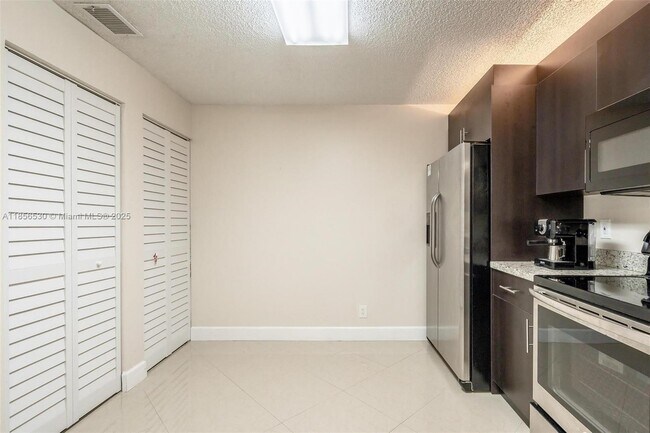 Foto del edificio - 10111 W Sunrise Blvd