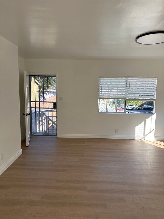 Foto del edificio - 9061 Krueger St