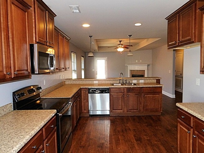 Building Photo - 706 Oak Cove Ln NW