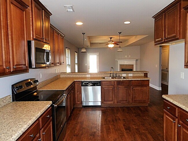Foto del edificio - 706 Oak Cove Ln NW