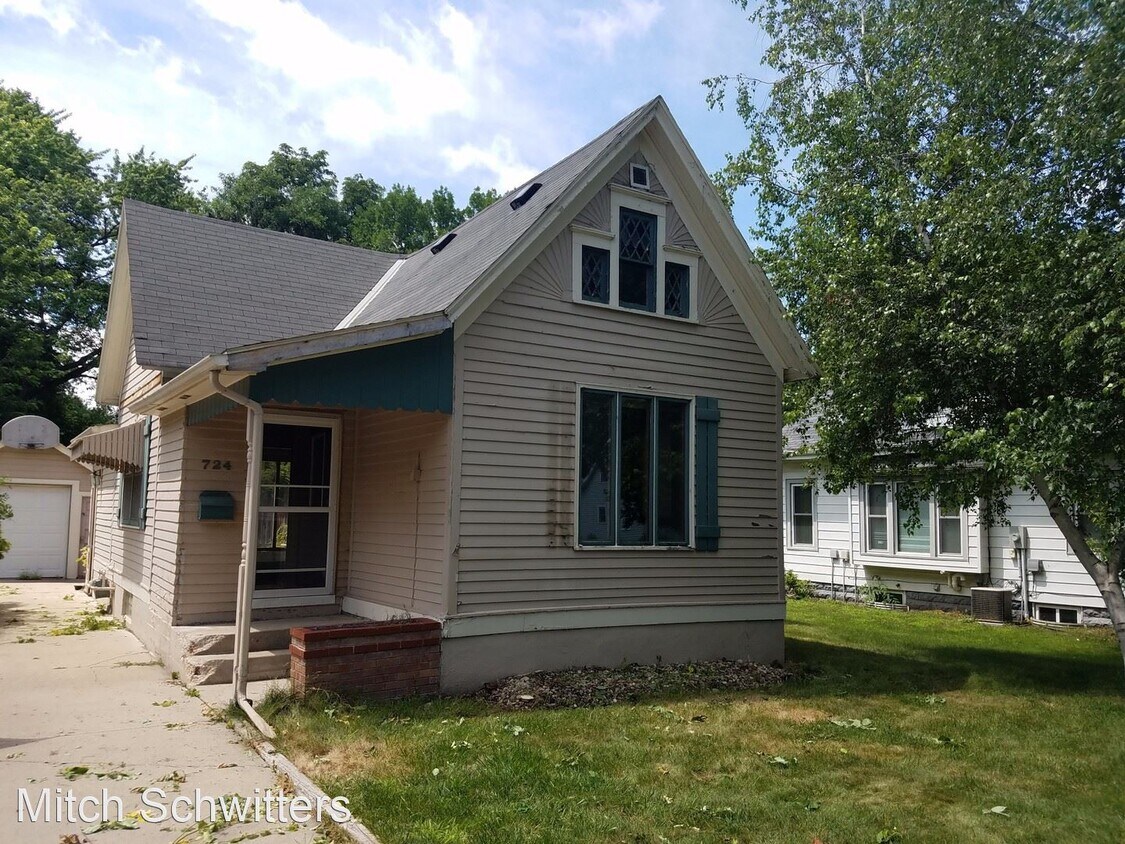 Primary Photo - 3 br, 1 bath House - 724 4th St. SE