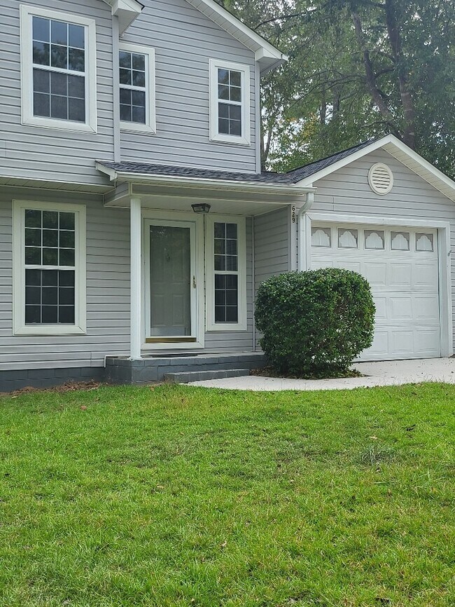 Building Photo - 629 Shadow Moss Dr