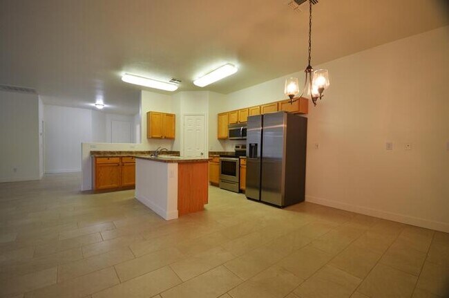 Building Photo - 1147 E Estate Rd