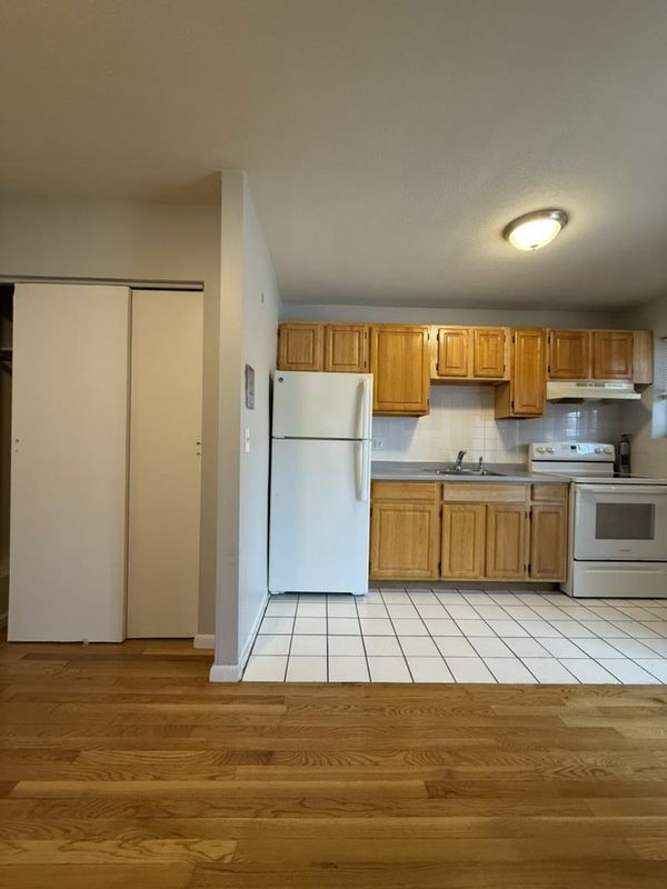 Foto del edificio - 565 Hyde Park Ave