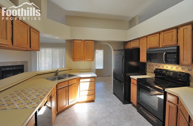 Building Photo - 11500 N Lone Mountain Pl