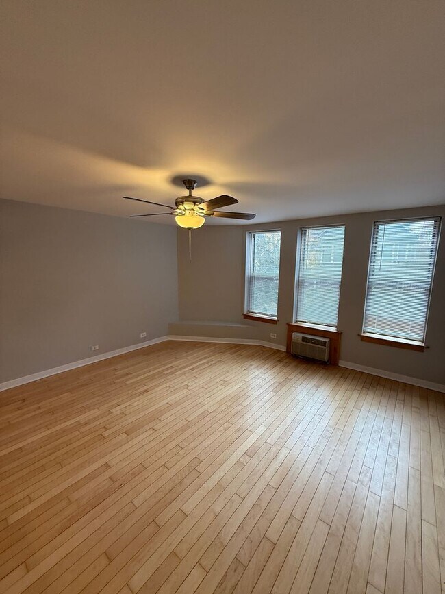 Foto del edificio - 744 W Gordon Terrace