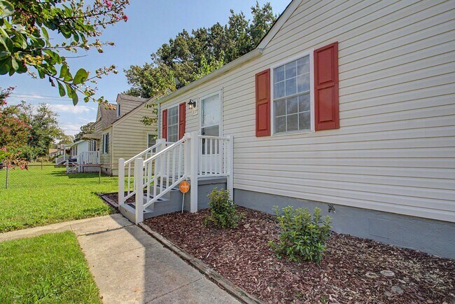 Building Photo - 317 Maney Dr