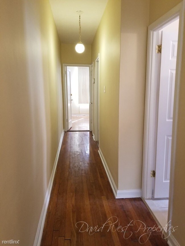 Building Photo - 3 br, 1 bath  - 2393 E 3rd St