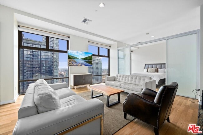 Foto del edificio - 801S S Grand Ave
