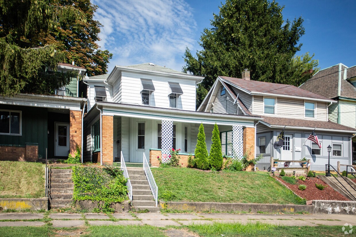 Primary Photo - 2021 7th Ave