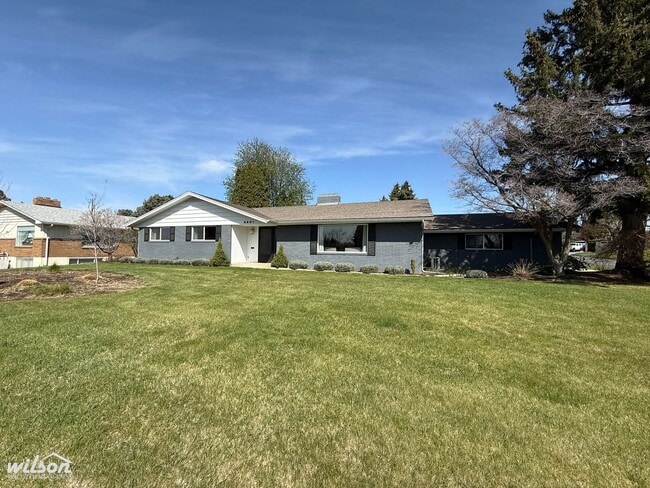 Building Photo - Beautiful Fully Furnished 3-Bedroom Home i...