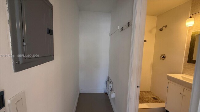 Foto del edificio - 560 NE 67th St