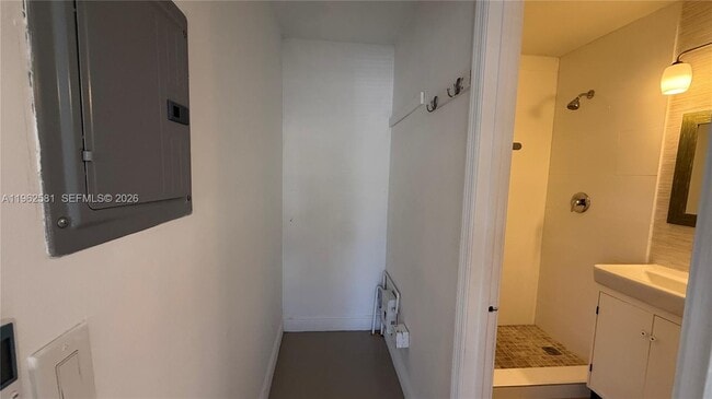 Building Photo - 560 NE 67th St