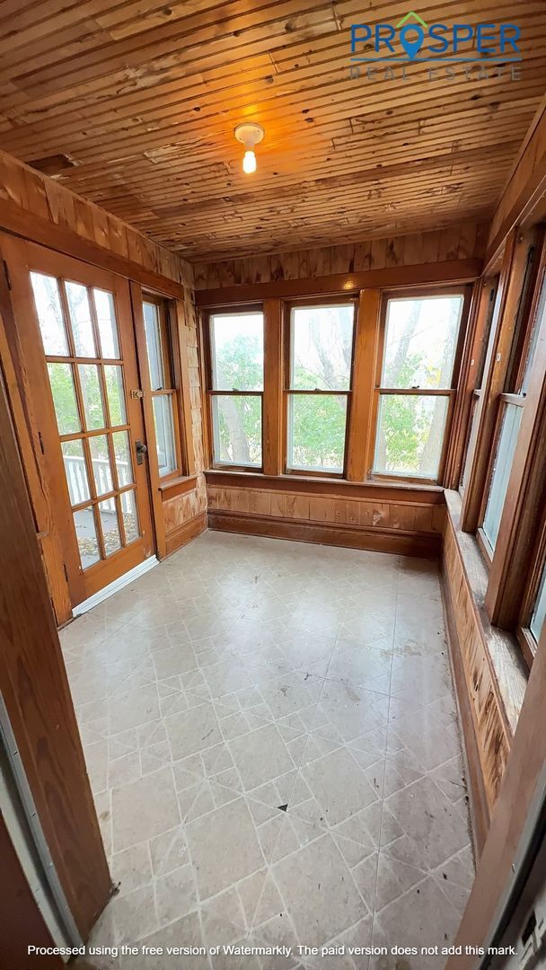 Building Photo - ST221X