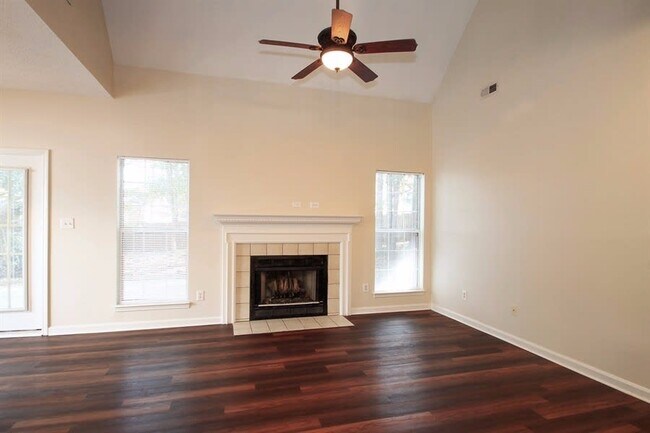 Building Photo - 3869 Longwood Dr SW