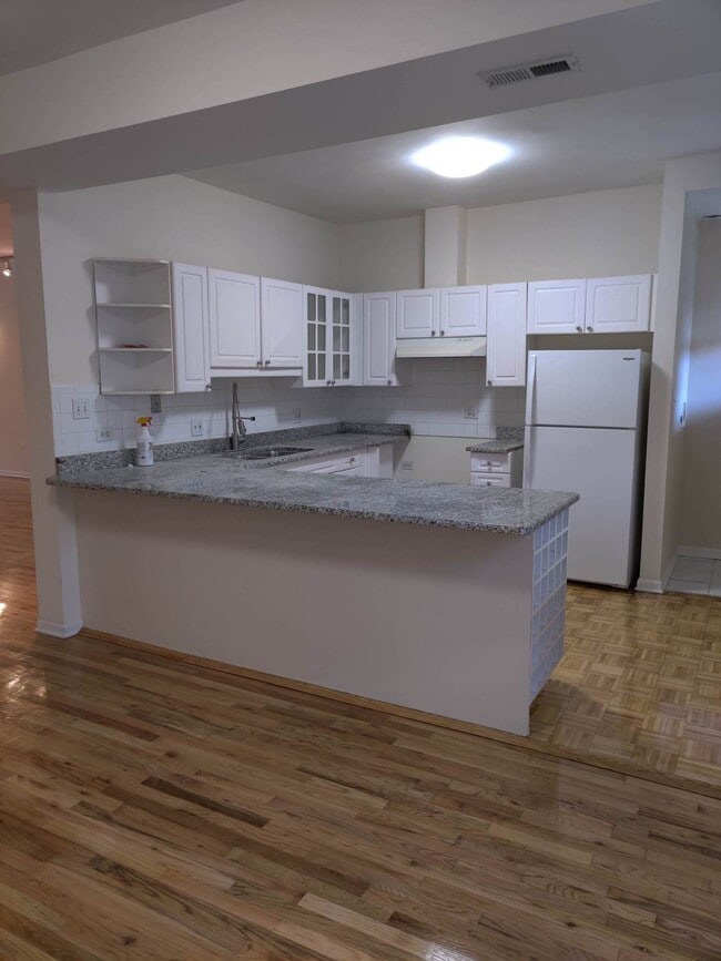 Building Photo - 5740 S King Dr