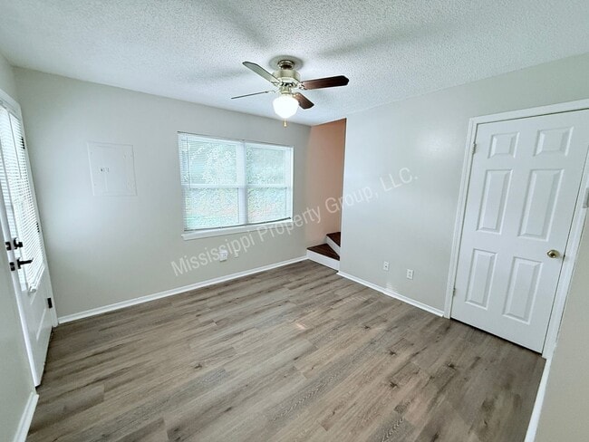 Photo - 1BR/1BA FOR RENT Townhome
