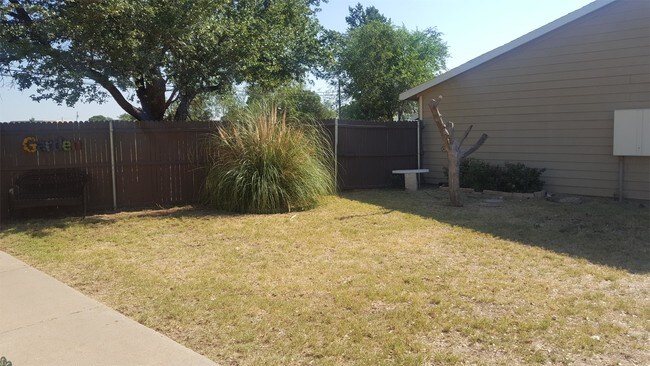 Foto del edificio - 2301 N Pecos St