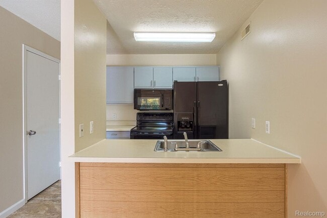 Building Photo - 8737 Greenwillow St