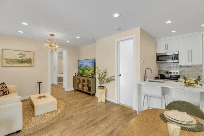 Building Photo - 14 Crossman Pl