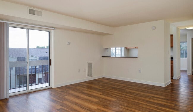 Spacious floorpans with a private balcony - Foxchase Apartments
