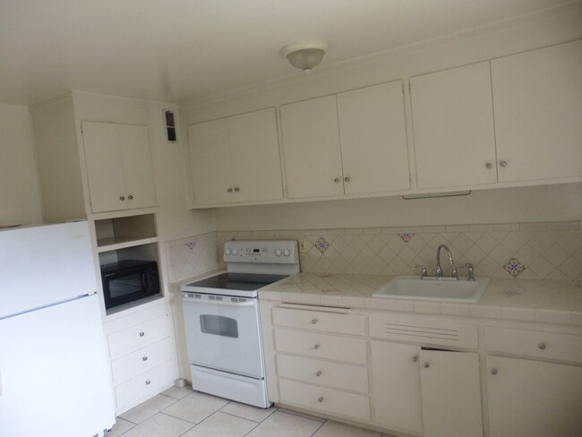 Building Photo - 141 Towne Terrace