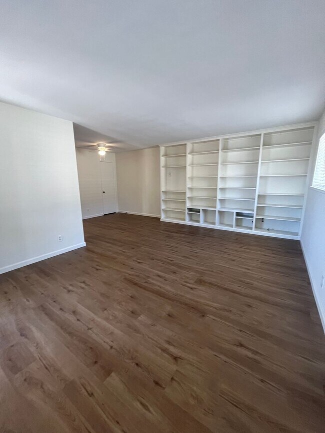 Foto del edificio - Completely Remodeled Beauty