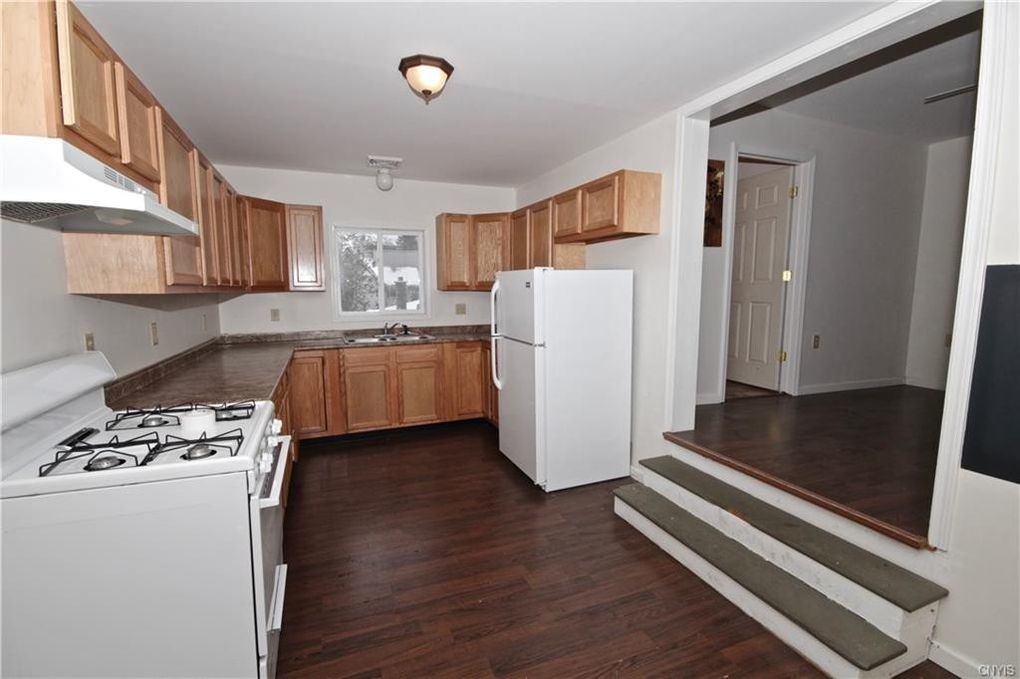 Primary Photo - 50 Hailesboro St