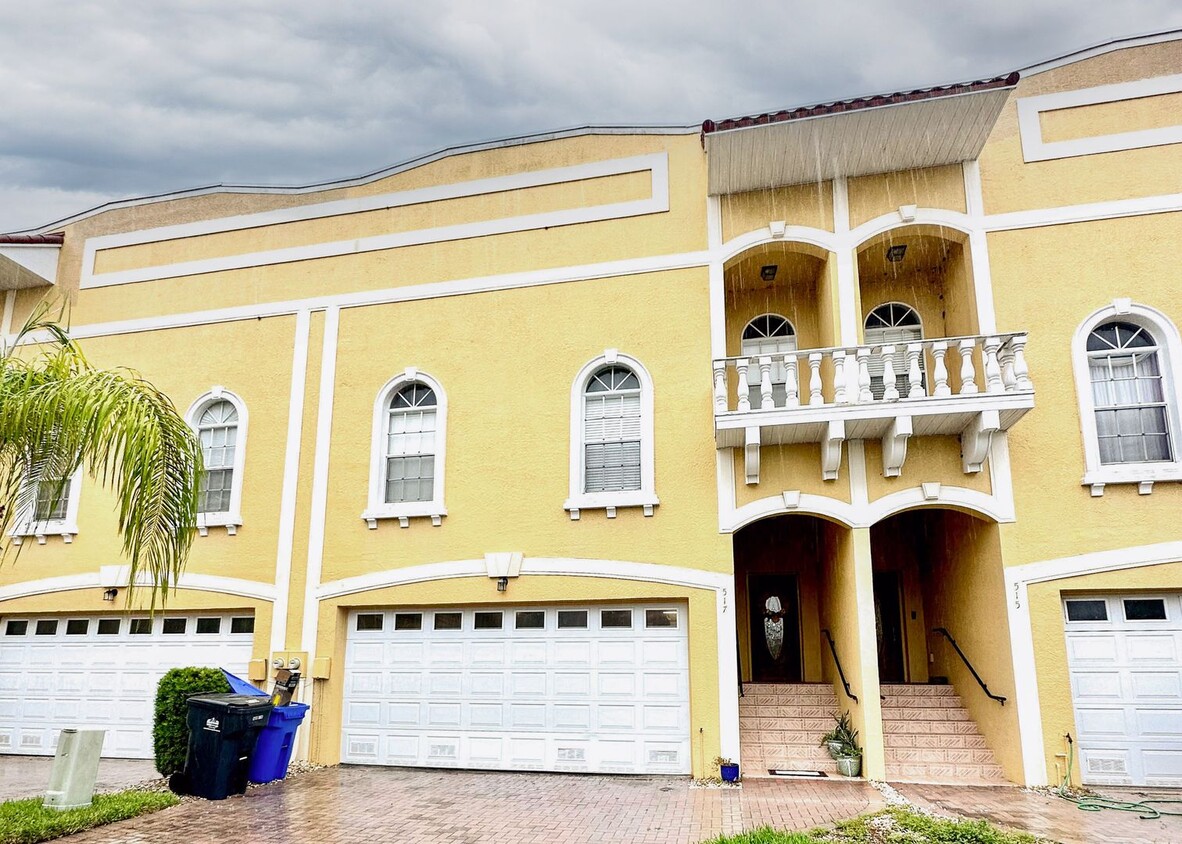 Primary Photo - 3 Bed/ 2.5 Bath Pet Friendly Home!