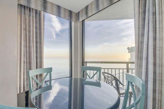 Foto del edificio - 2710 N Ocean Blvd