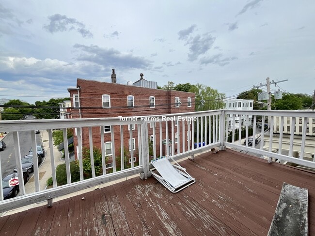 Building Photo - 58 Mansfield St