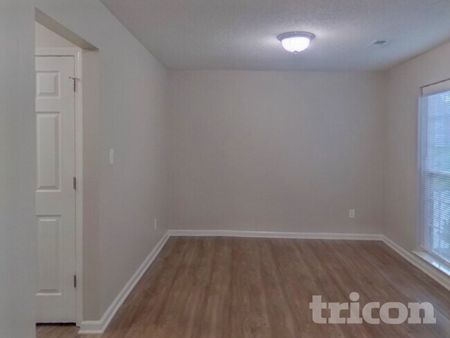 Foto del edificio - 2921 Barbee Ct