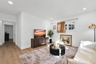 Building Photo - 1002 Hope St