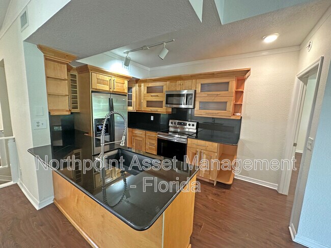 Building Photo - 2400 Centergate Dr