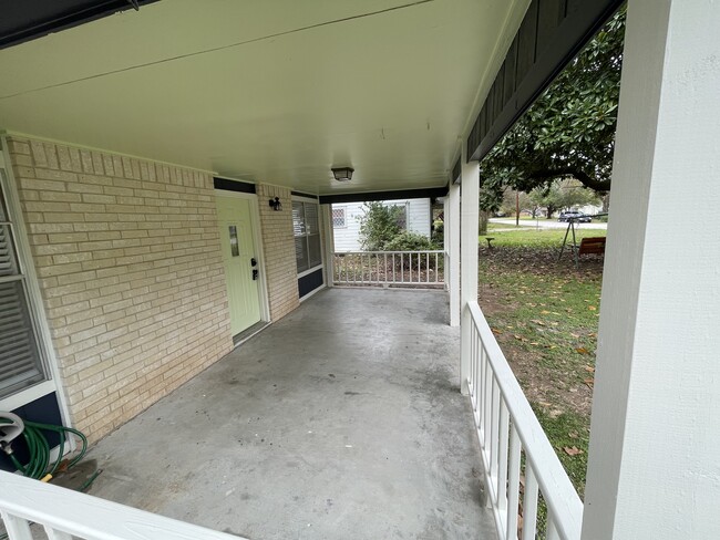 Building Photo - 407 Marburger St