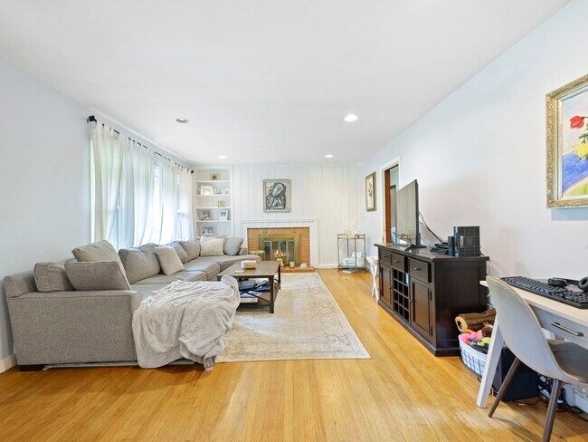 Foto del edificio - 1870 Briarlake Cir