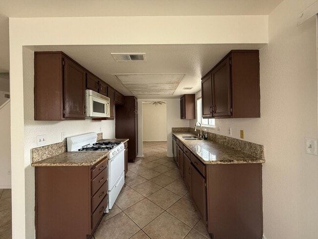Foto del edificio - 3 Bedrooms 2.5 Bath home in Hemet